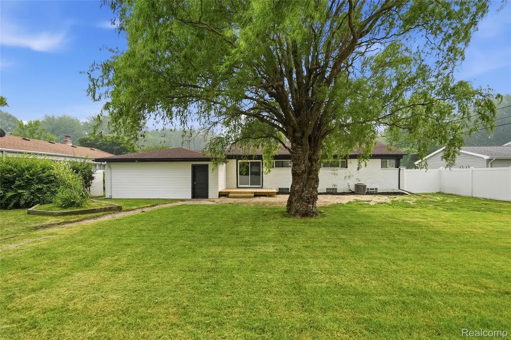 22441 E Price Drive Clinton Charter Township MI 48035
