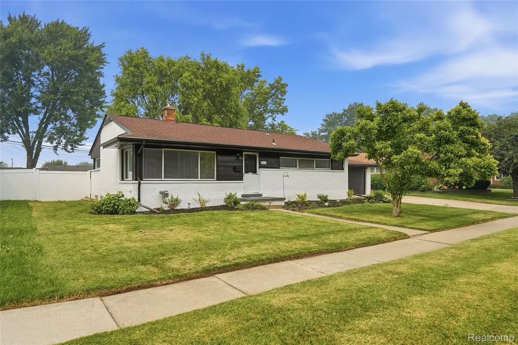 22441 E Price Drive Clinton Charter Township MI 48035