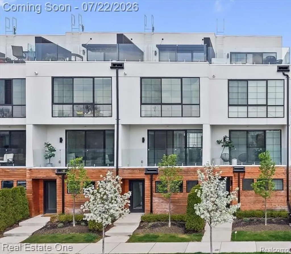533 E Harrison Avenue Royal Oak City MI 48067