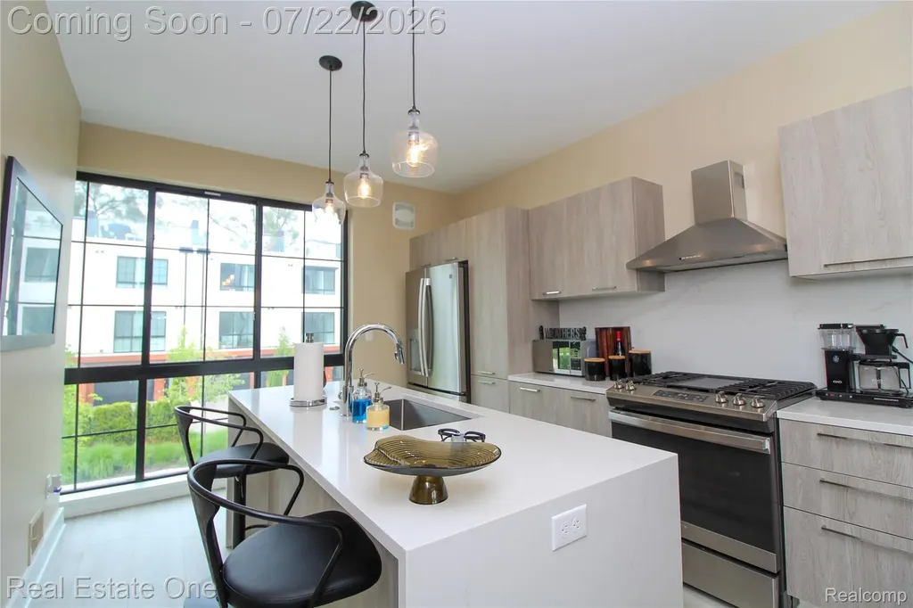 533 E Harrison Avenue Royal Oak City MI 48067