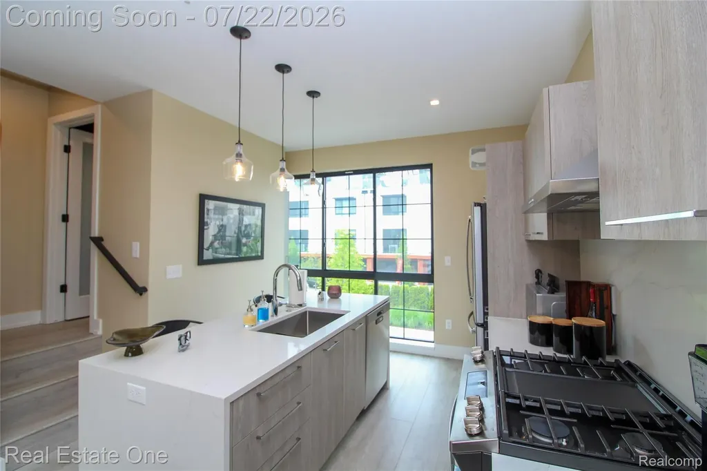 533 E Harrison Avenue Royal Oak City MI 48067