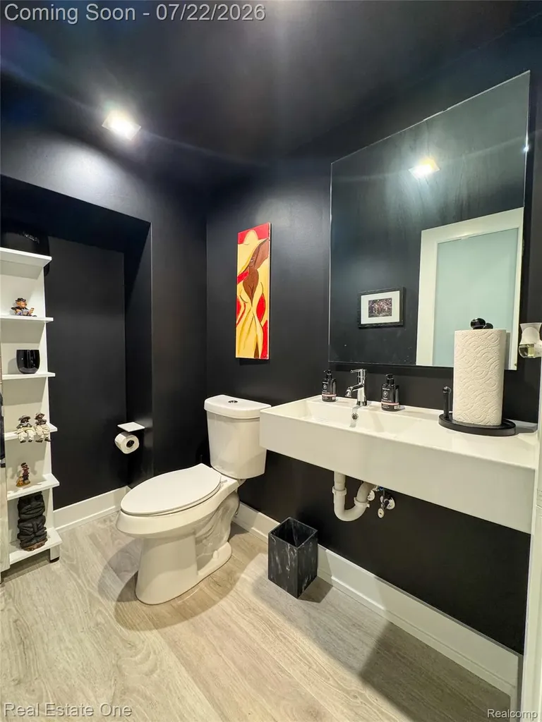 533 E Harrison Avenue Royal Oak City MI 48067