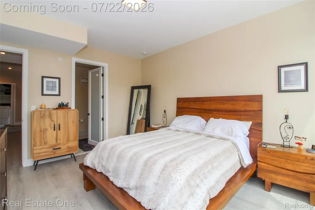 533 E Harrison Avenue Royal Oak City MI 48067