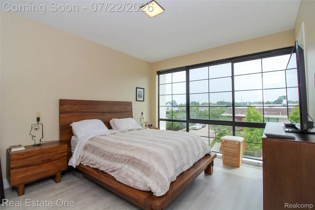 533 E Harrison Avenue Royal Oak City MI 48067