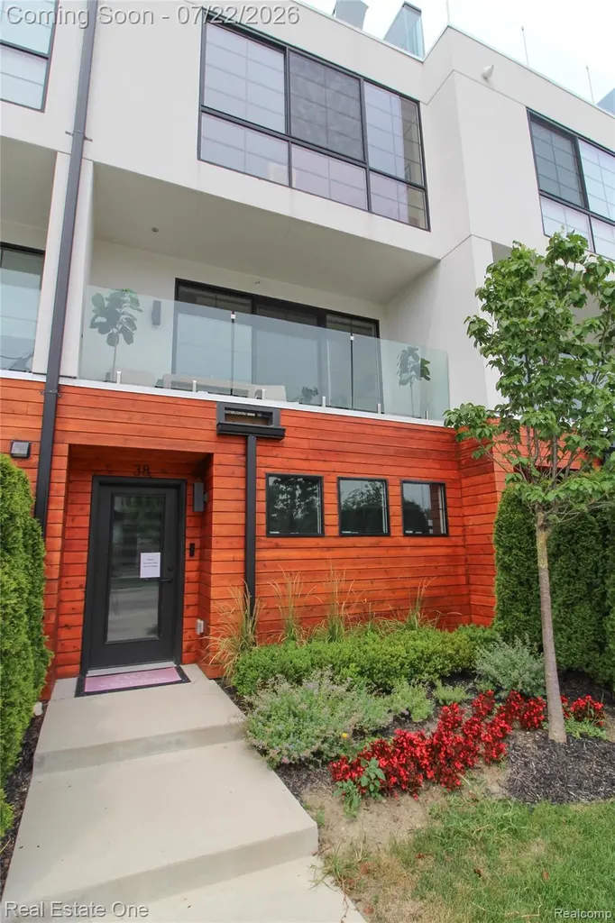 533 E Harrison Avenue Royal Oak City MI 48067
