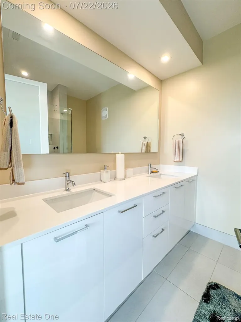 533 E Harrison Avenue Royal Oak City MI 48067