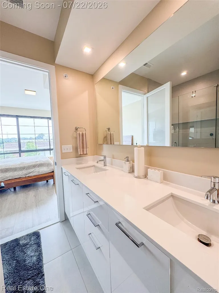 533 E Harrison Avenue Royal Oak City MI 48067