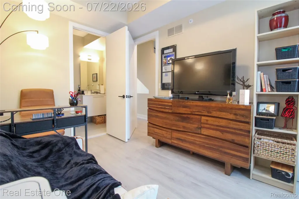 533 E Harrison Avenue Royal Oak City MI 48067