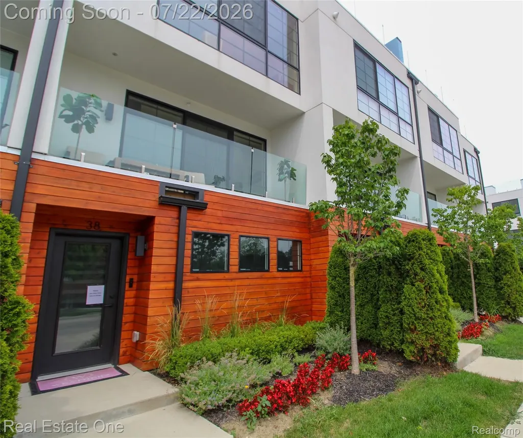 533 E Harrison Avenue Royal Oak City MI 48067