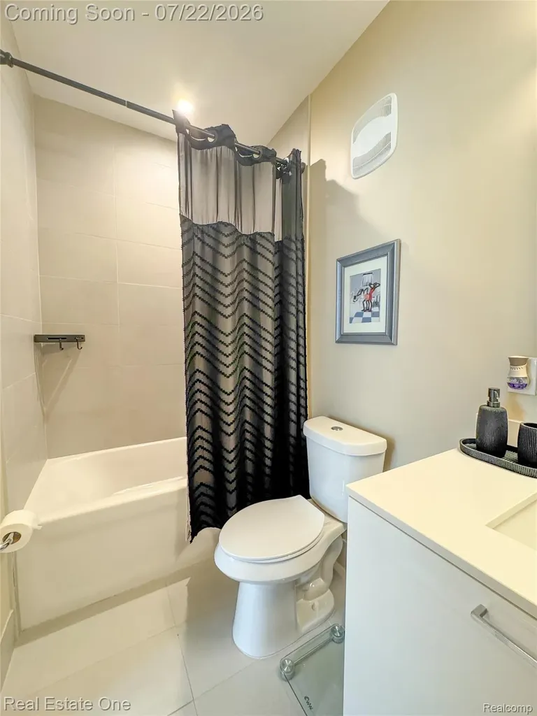 533 E Harrison Avenue Royal Oak City MI 48067