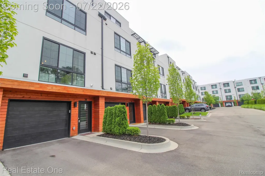 533 E Harrison Avenue Royal Oak City MI 48067