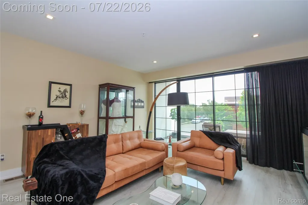 533 E Harrison Avenue Royal Oak City MI 48067