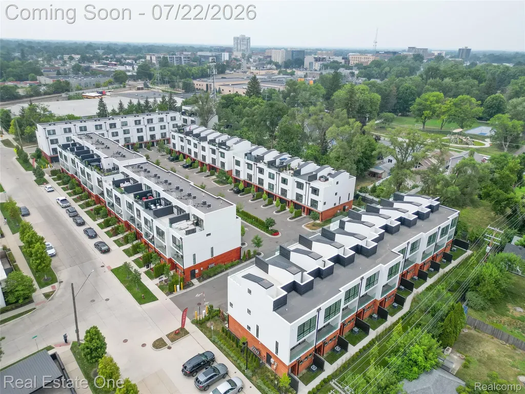 533 E Harrison Avenue Royal Oak City MI 48067
