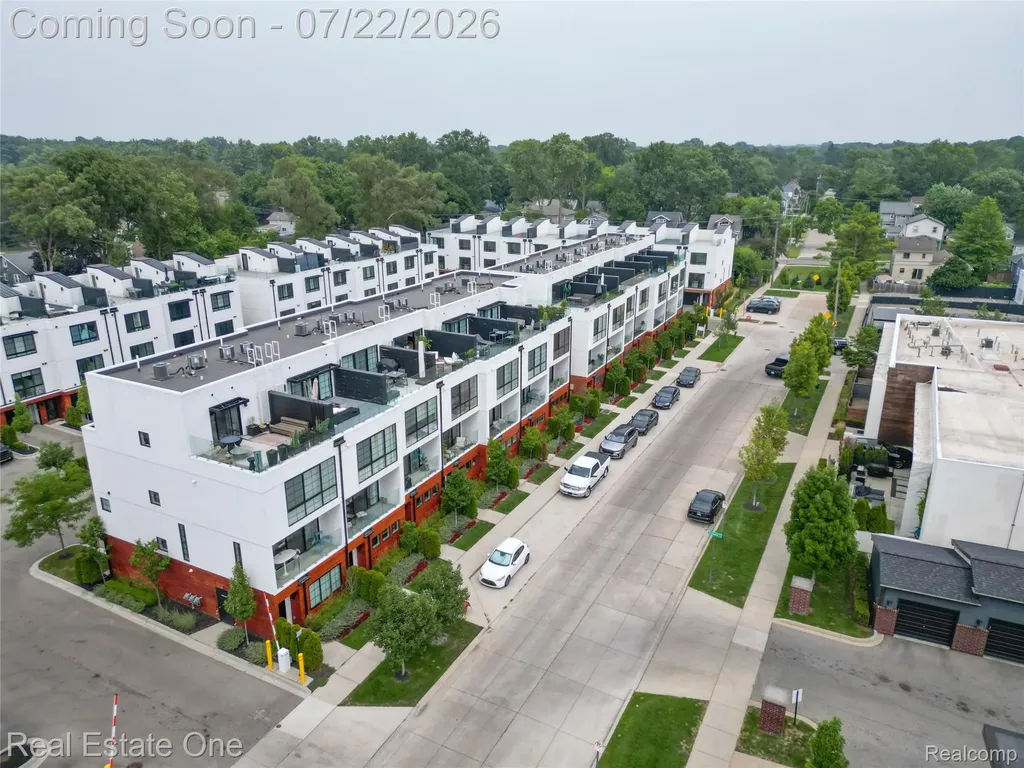 533 E Harrison Avenue Royal Oak City MI 48067
