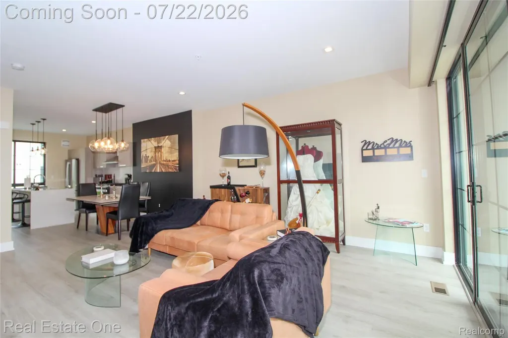533 E Harrison Avenue Royal Oak City MI 48067