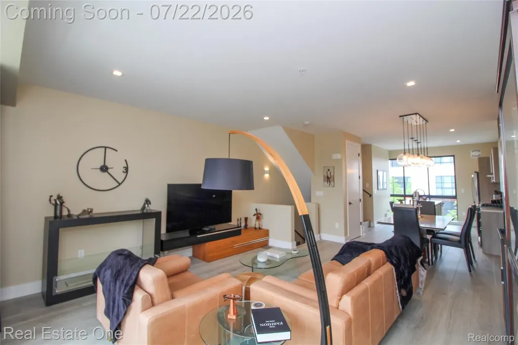 533 E Harrison Avenue Royal Oak City MI 48067