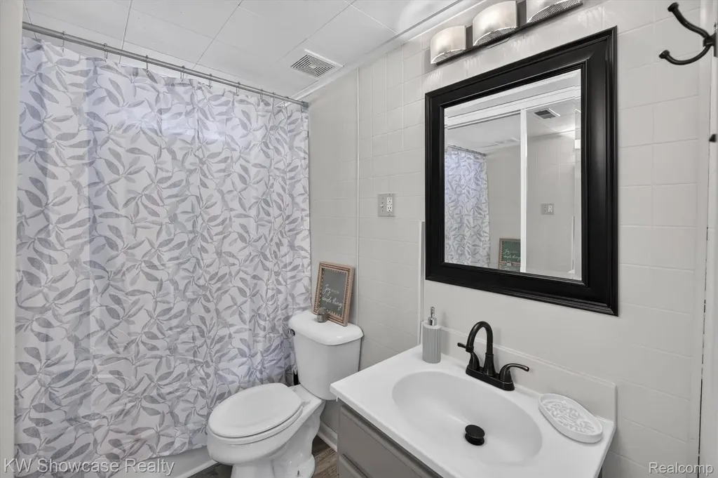 607 Mary Court Fenton City MI 48430