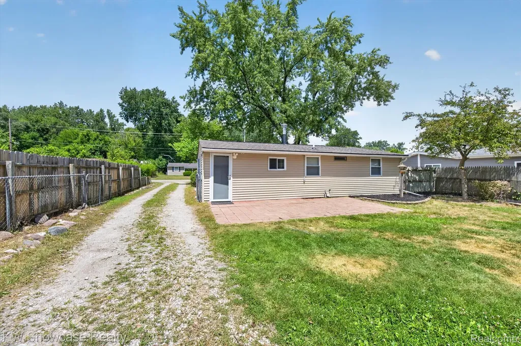 607 Mary Court Fenton City MI 48430