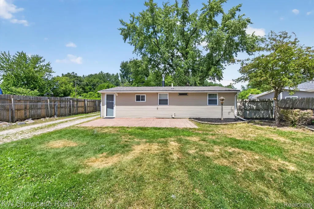 607 Mary Court Fenton City MI 48430