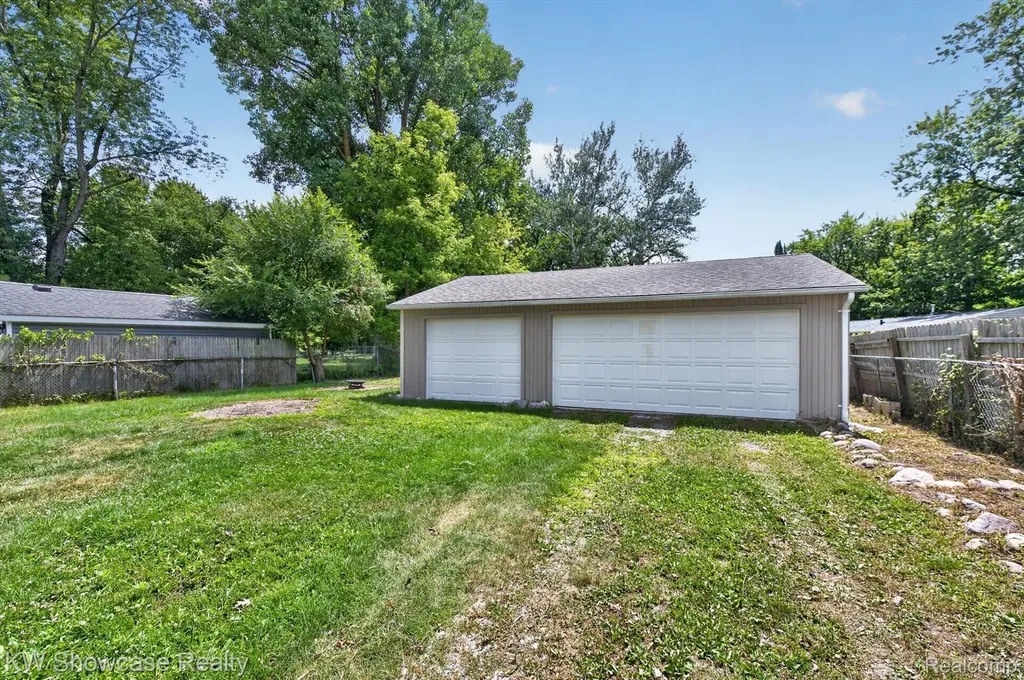 607 Mary Court Fenton City MI 48430