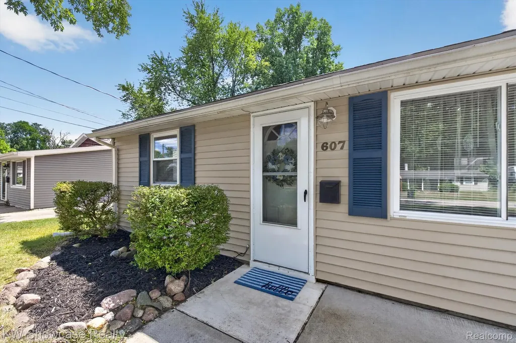 607 Mary Court Fenton City MI 48430