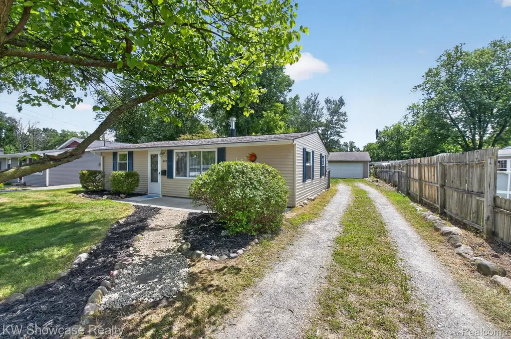 607 Mary Court Fenton City MI 48430