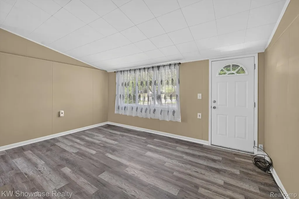 607 Mary Court Fenton City MI 48430