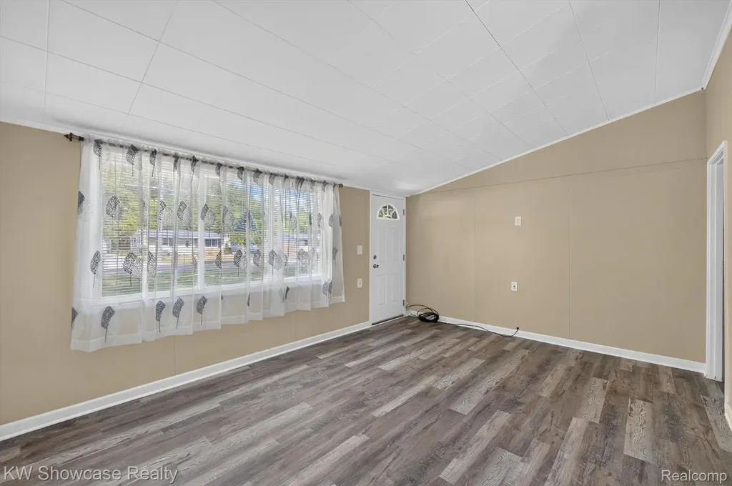 607 Mary Court Fenton City MI 48430