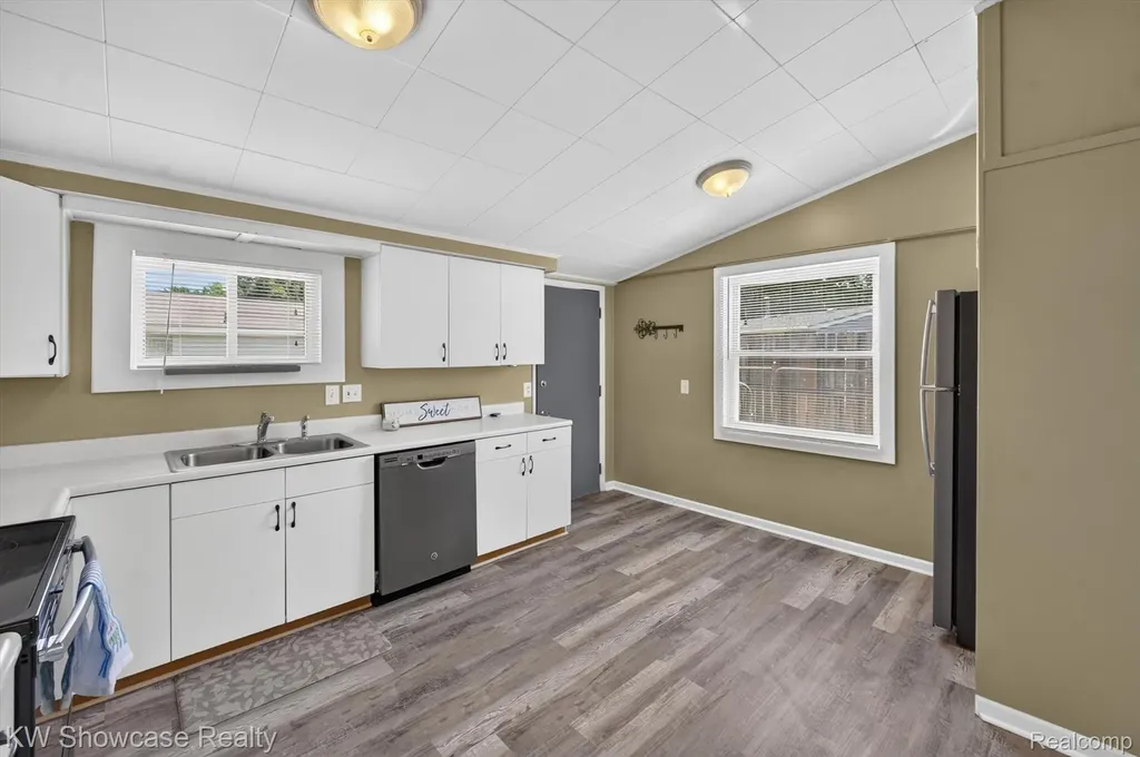 607 Mary Court Fenton City MI 48430