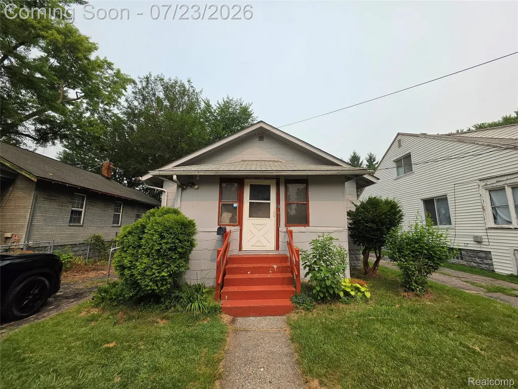 19 Gerdon Avenue Pontiac City MI 48342