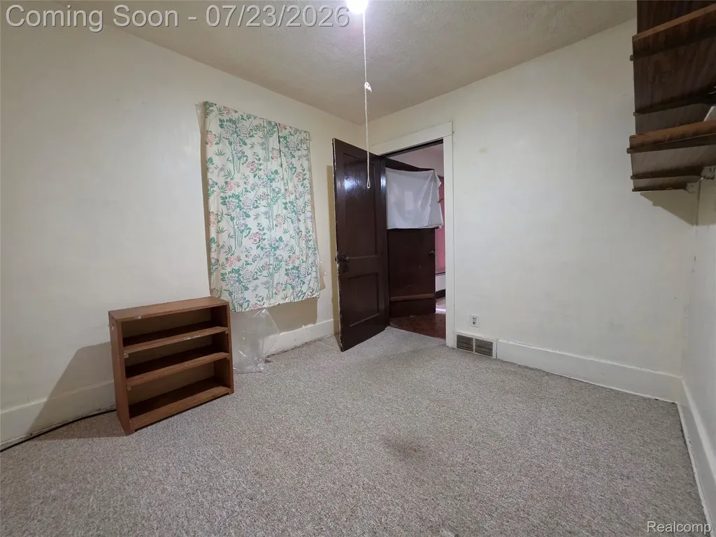 19 Gerdon Avenue Pontiac City MI 48342
