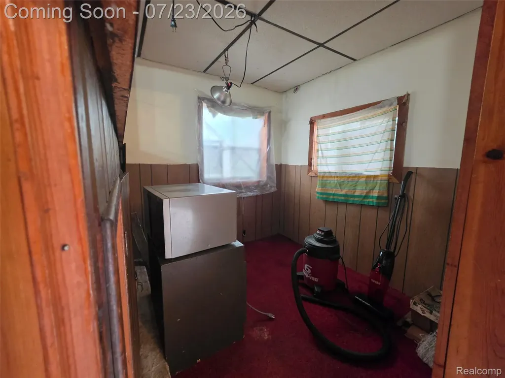 19 Gerdon Avenue Pontiac City MI 48342