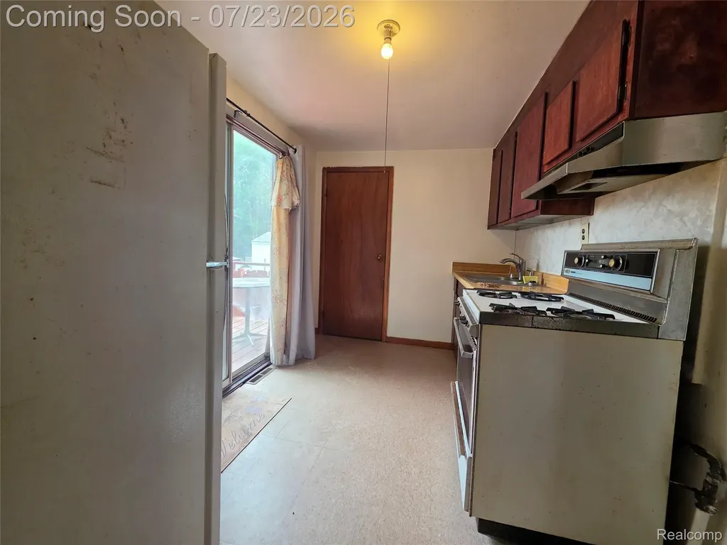 19 Gerdon Avenue Pontiac City MI 48342