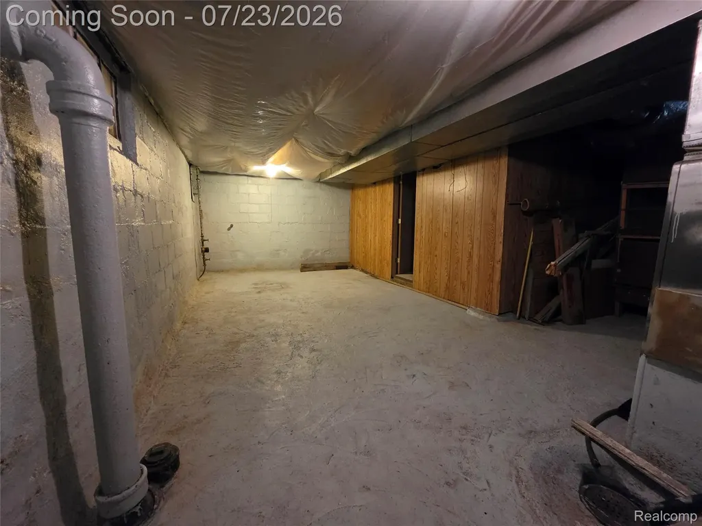 19 Gerdon Avenue Pontiac City MI 48342