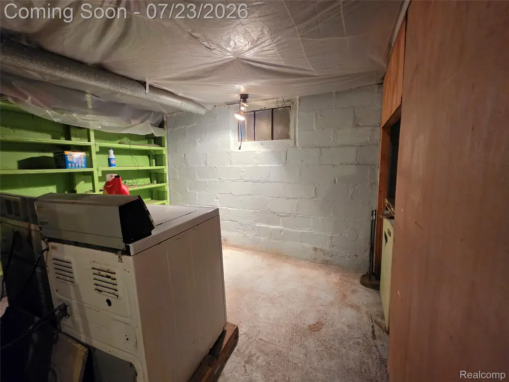 19 Gerdon Avenue Pontiac City MI 48342