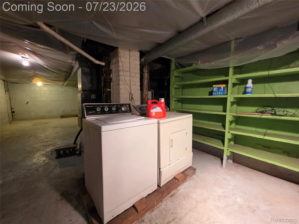 19 Gerdon Avenue Pontiac City MI 48342
