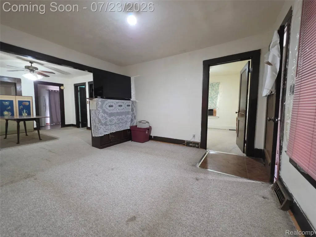 19 Gerdon Avenue Pontiac City MI 48342