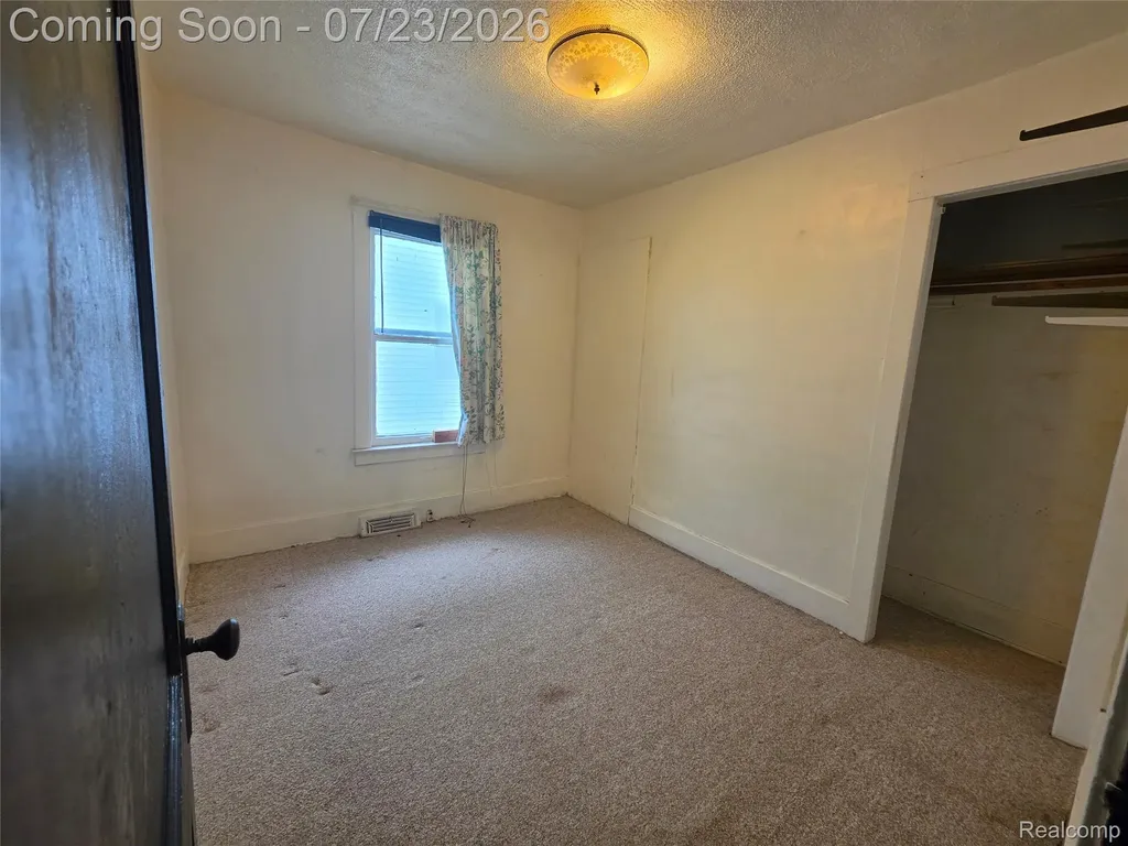 19 Gerdon Avenue Pontiac City MI 48342