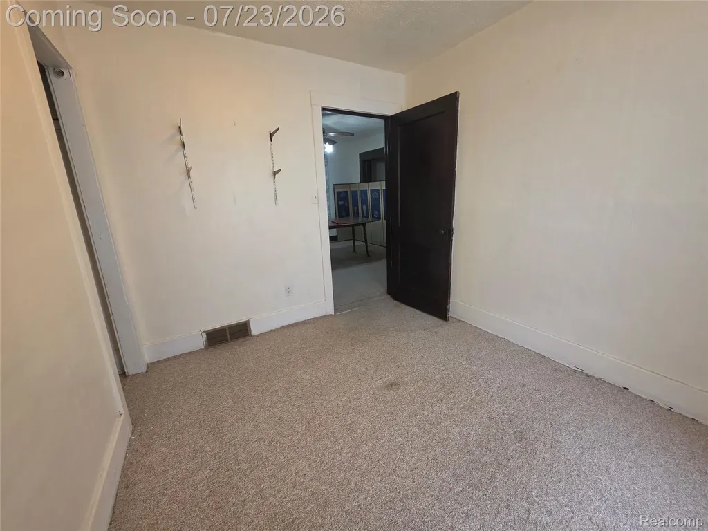 19 Gerdon Avenue Pontiac City MI 48342