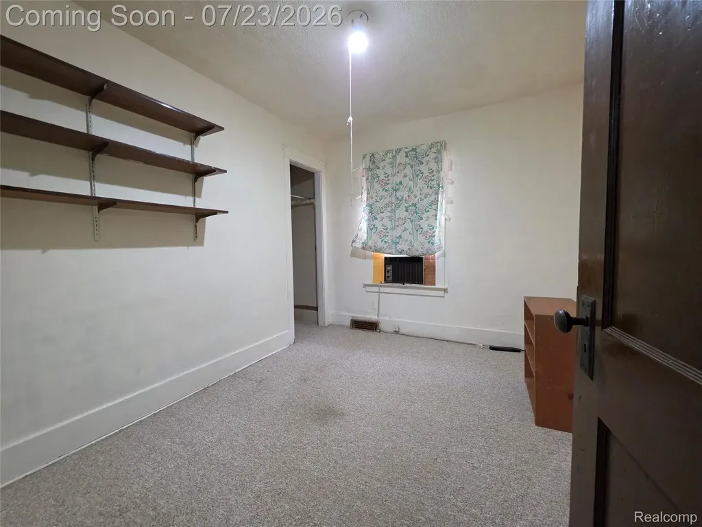 19 Gerdon Avenue Pontiac City MI 48342