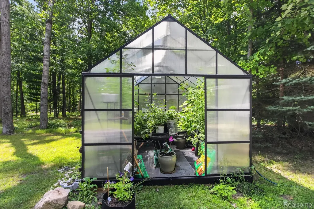 7170 Oak Hollow Trail Freeman Township MI 48632