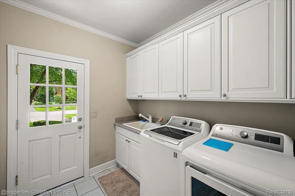 937 Mitchell Court Bloomfield Hills City MI 48304