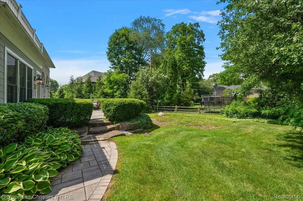 937 Mitchell Court Bloomfield Hills City MI 48304