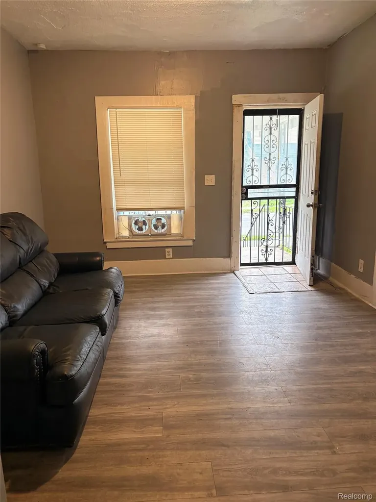 8880 Bryden Street Detroit City MI 48204