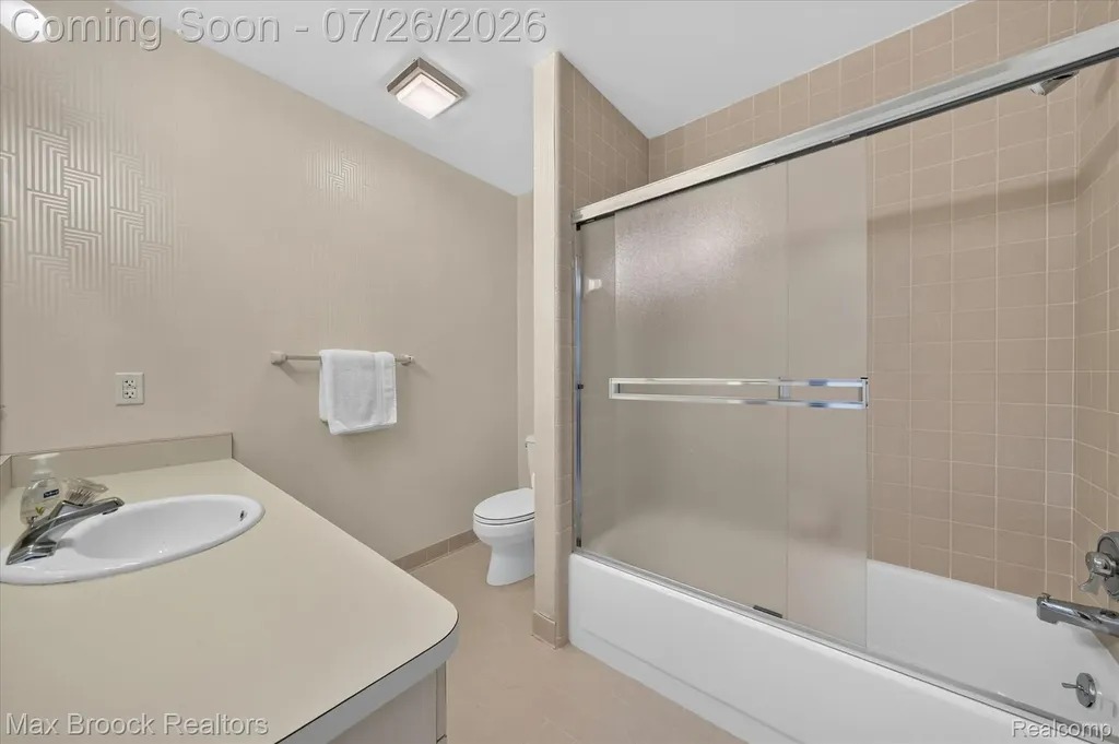 6647 Pleasant Lake Court West Bloomfield Charter Township MI 48322