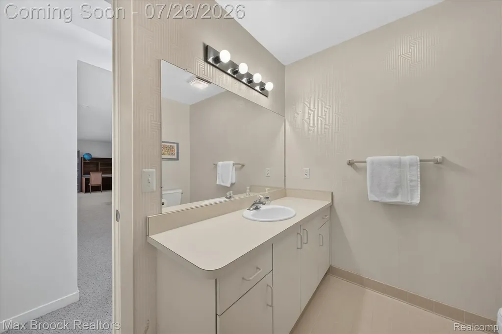 6647 Pleasant Lake Court West Bloomfield Charter Township MI 48322