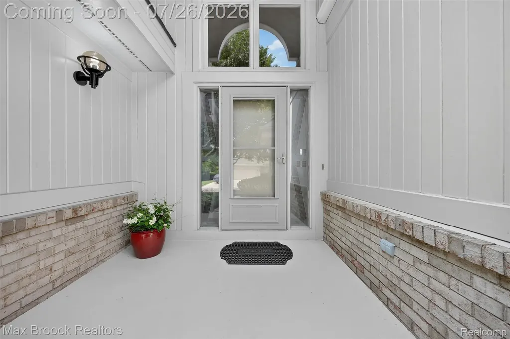 6647 Pleasant Lake Court West Bloomfield Charter Township MI 48322