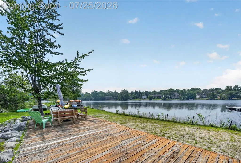 6647 Pleasant Lake Court West Bloomfield Charter Township MI 48322