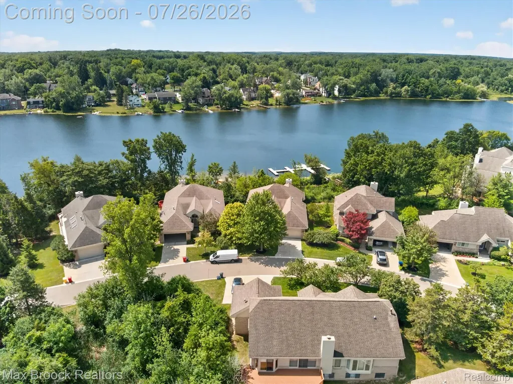 6647 Pleasant Lake Court West Bloomfield Charter Township MI 48322