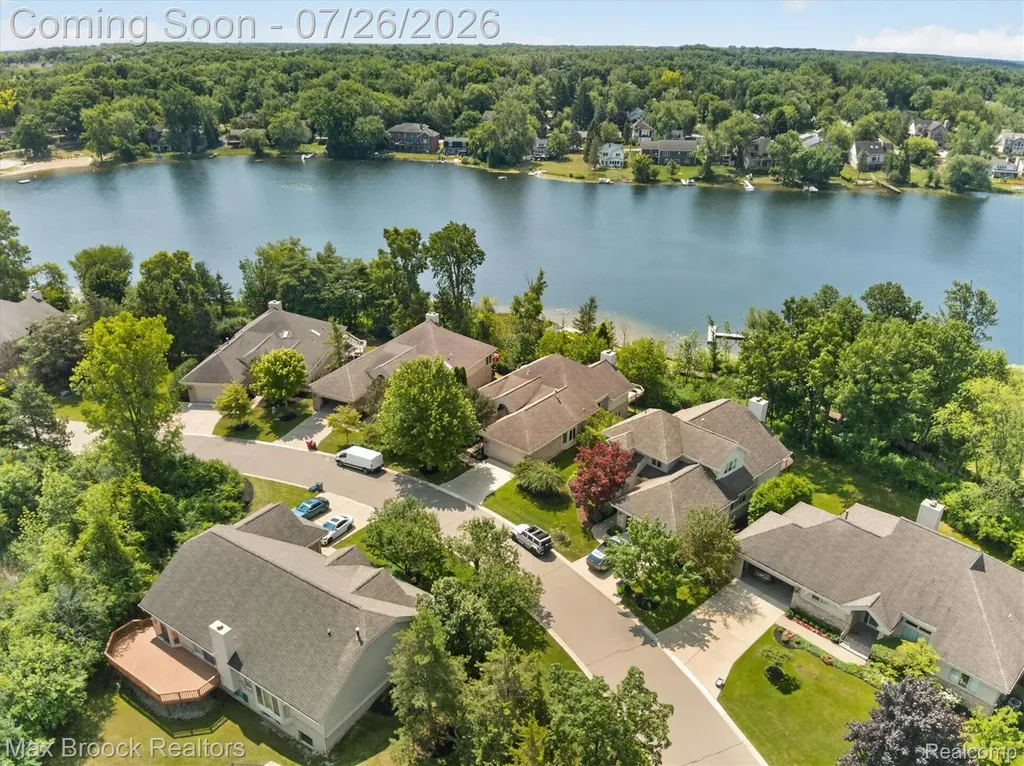 6647 Pleasant Lake Court West Bloomfield Charter Township MI 48322